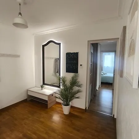 3 Bedrooms Private Parking Appartement *