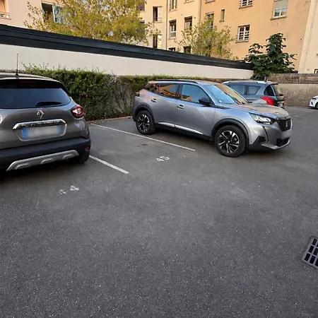 3 Bedrooms Private Parking