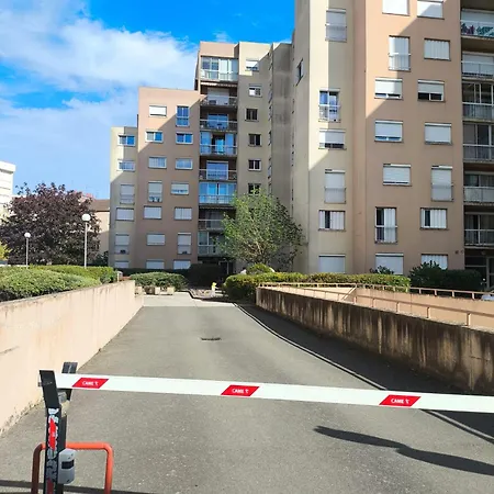 3 Bedrooms Private Parking Dijon